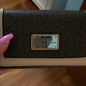 wristlet guess